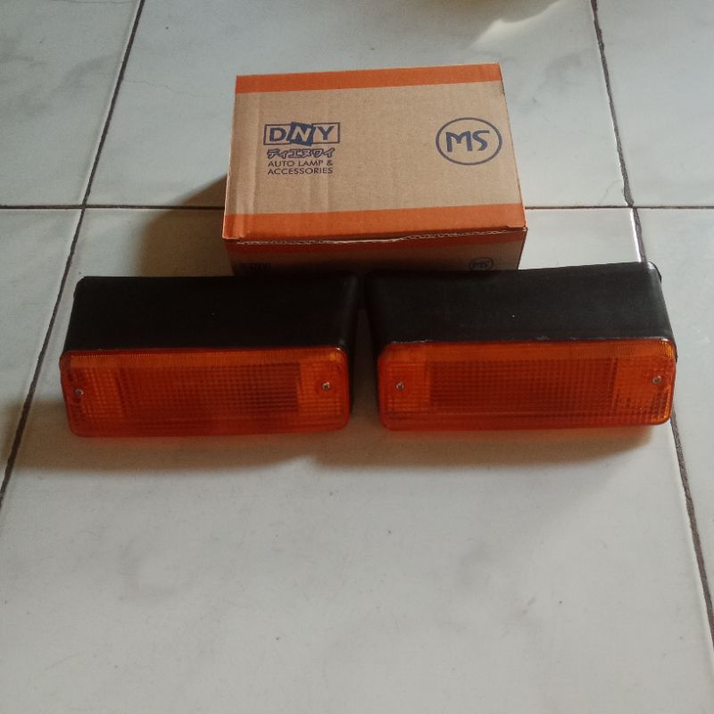 Lampu bumper Lampu kabut Toyota Kijang super grand tahun 1991-1996 Set kanan kiri warna kuning