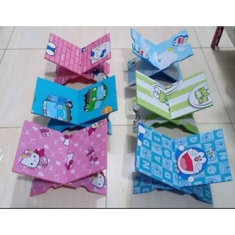 RAKEL REHAL AL QURAN KARAKTER ANAK DUDUKAN MEJA BACA AL QURAN
