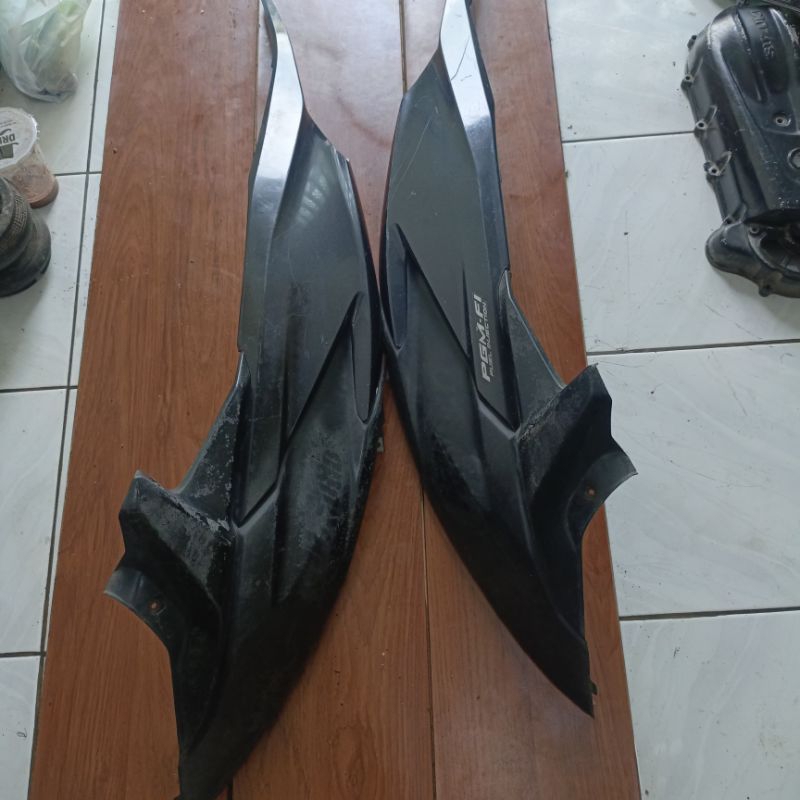 cover body samping set kiri kanan ori honda vario 125 kzr