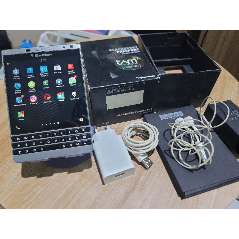 Blackberry Passport Silver Edition