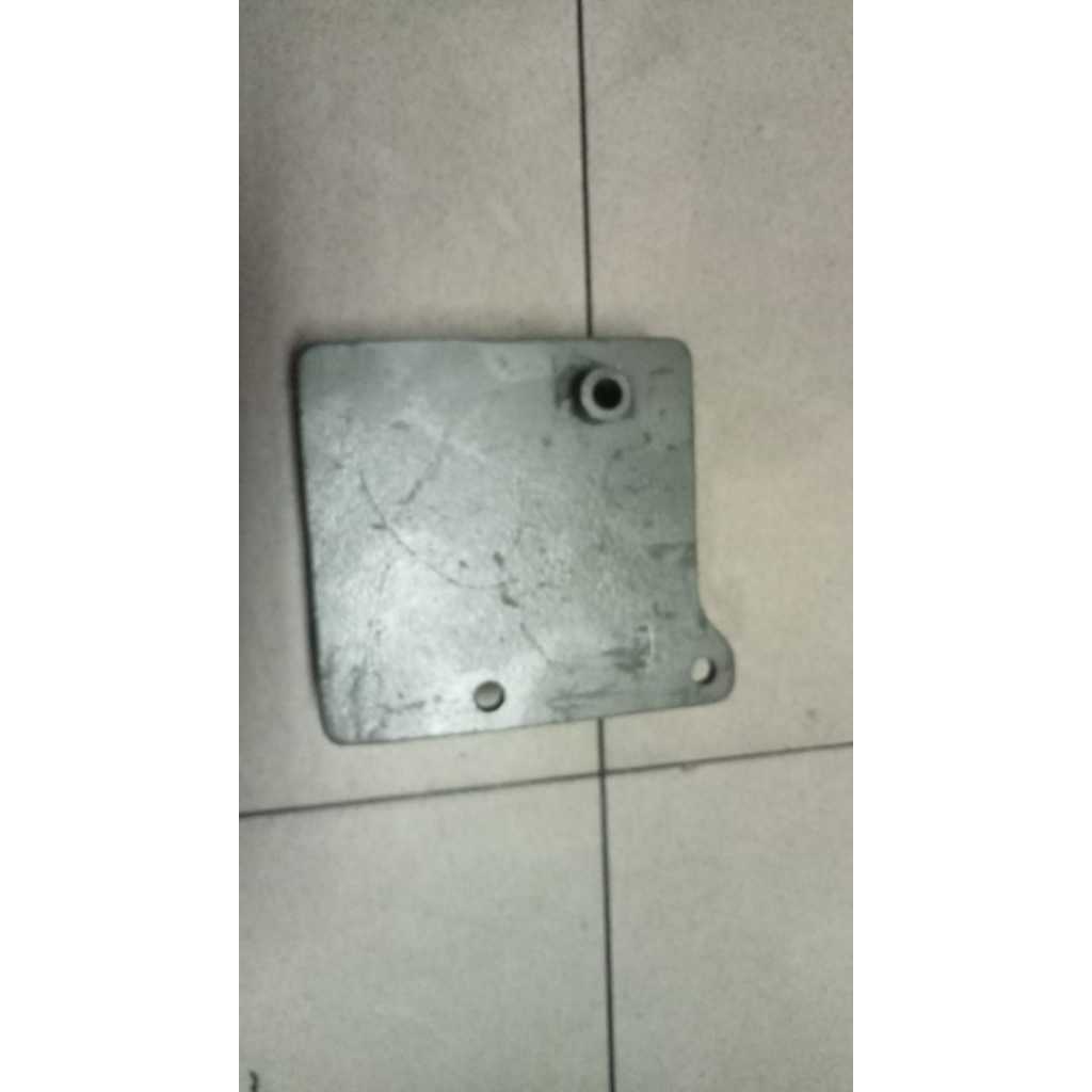Bracket Compressor Breket AC Mobil L300 Euro 4 - Denso