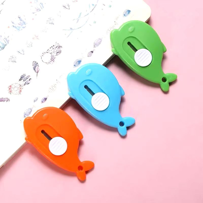 

Cutter Mini Model Dolphin Pisau Kecil Motif Dolphin Alat Bantu Buka Paket Serbaguna