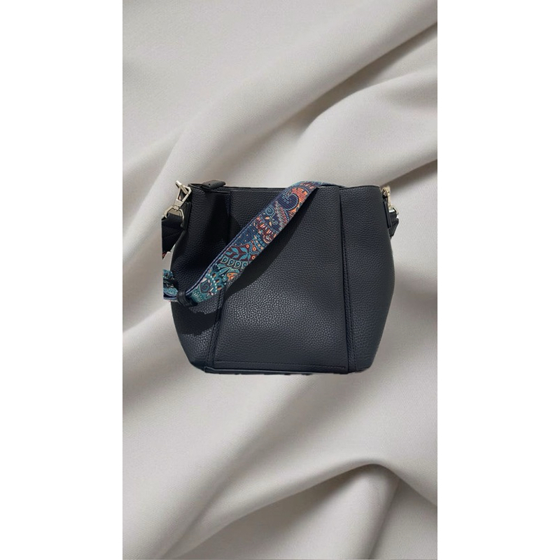 Preloved Sling Bag Hush Puppies Ori 100%