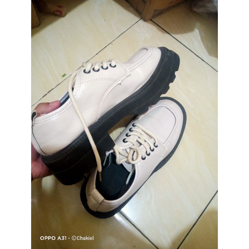 sepatu docmart wanita preloved