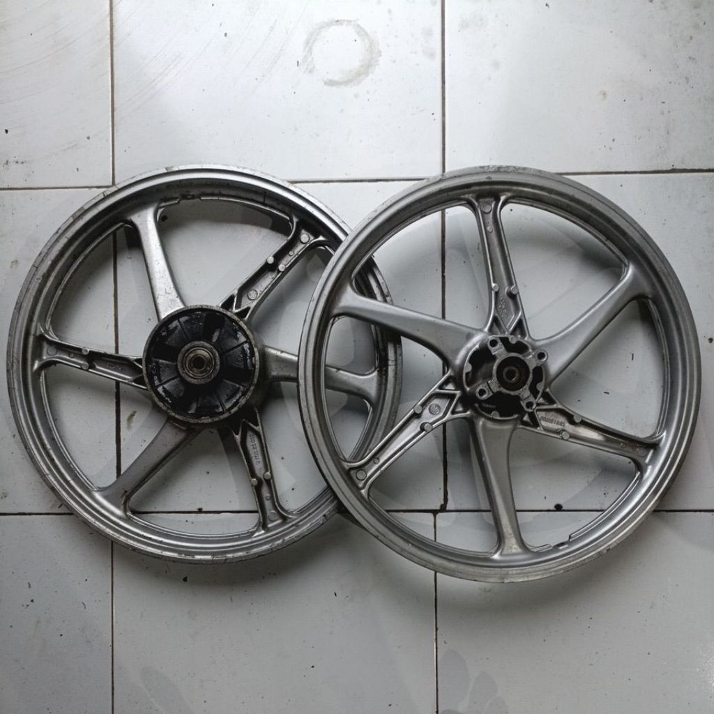 VELEG RODA VELG Castweel RING 17 5TP PALANG 6 ORIGINAL YAMAHA JUPITER OLD