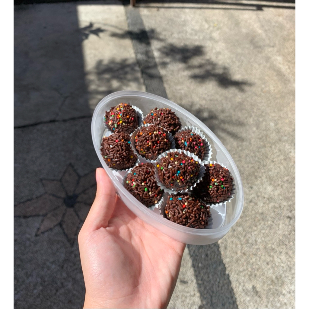 

Kue rambutan/bola bola coklat