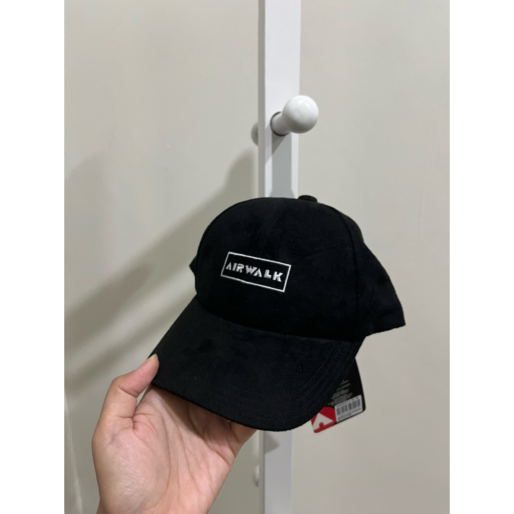 Topi Airwalk unisex hitam/black bahan suede sale 70%