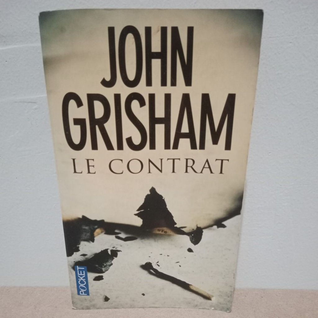Novel Original Bahasa Perancis Le Contrat by John Grisham