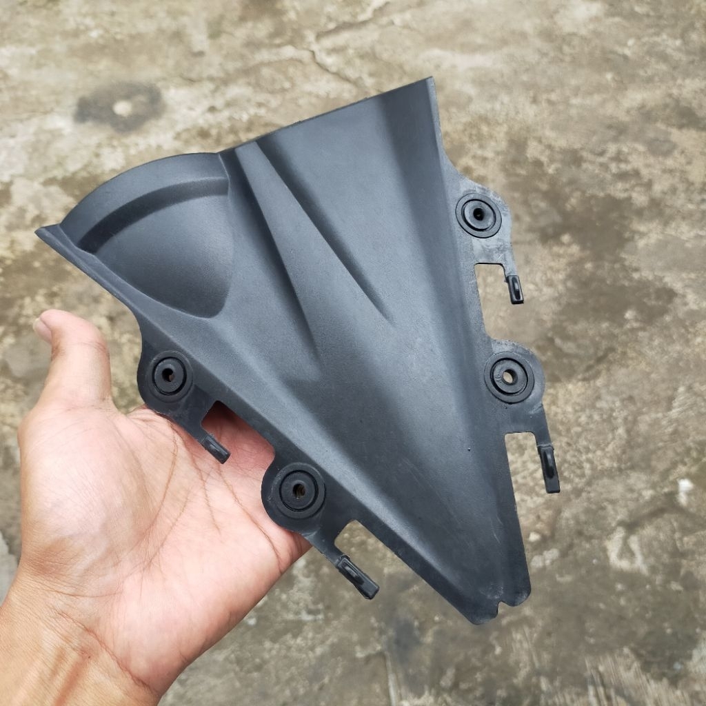 Cover Tutup Dudukan Visor Windshield R15 V2 Lama / Cover Spedometer R15 V2 / Bodi Cover Kasar Depan 