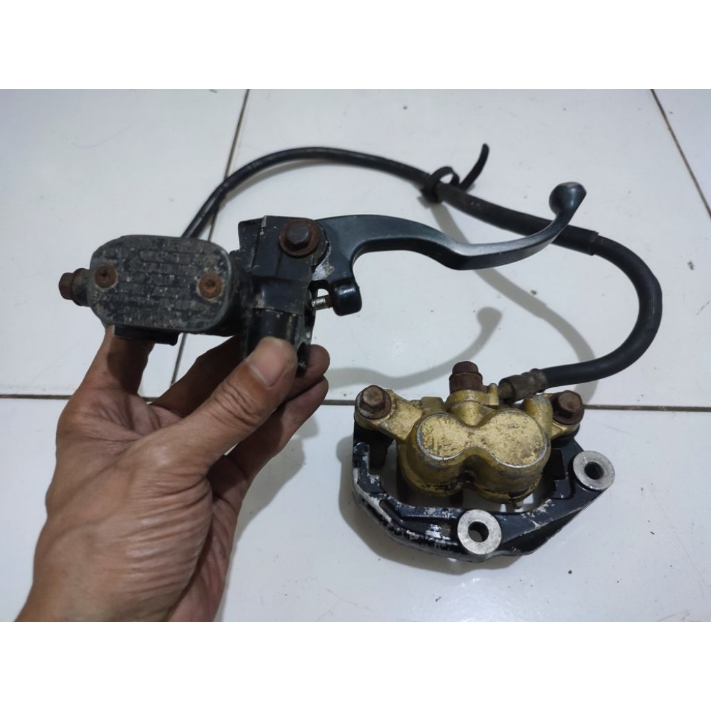 Master Set Kaliper Pala Babi Rem Depan Yamaha Fizr Original Copotan Motor Berkode 3YK