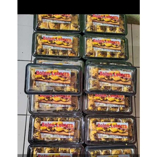 

Bollen Lakers / Bolen Pisang Bogor - Isi 8 Pcs - Kue Tradisional Lembut & Gurih - Produksi Fresh Setiap Hari!