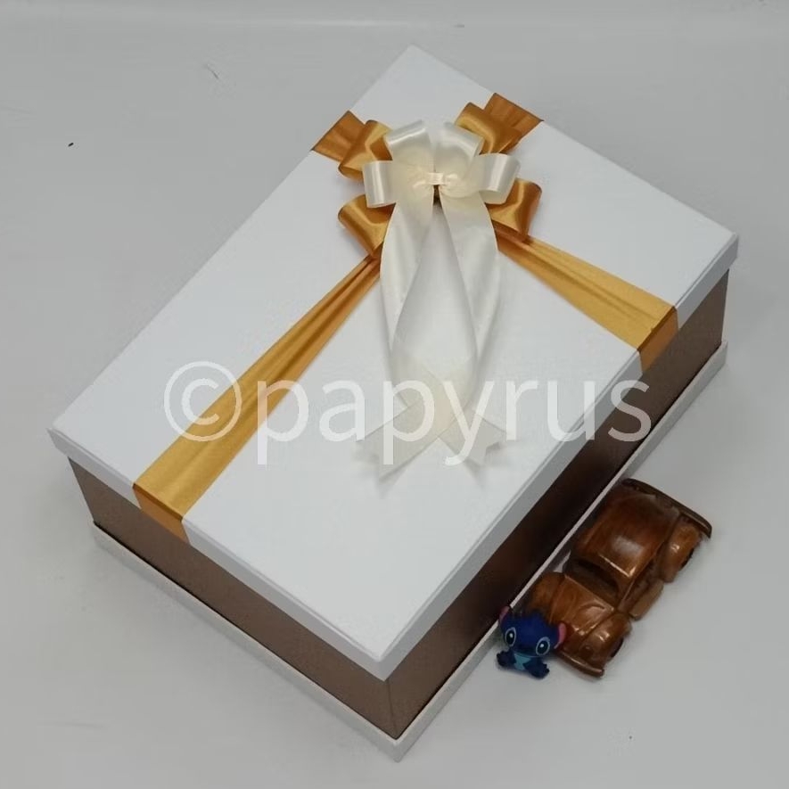 

PAPYRUS Sandwich 25x35 Tinggi 15cm Kotak Kado Gift Box Hadiah V2