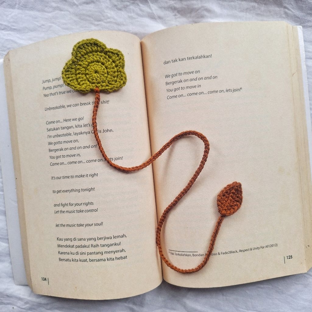 

Bookmark Crochet/Pembatas Buku Rajut Custom Panjang 35 cm