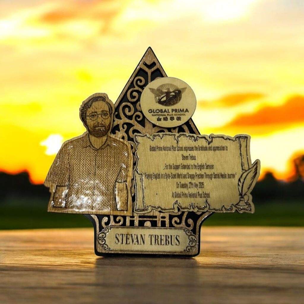 plakat kayu custom/ plakat akrilik custom/ trophy kayu akrilik custom/ trophy plakat aethetic custon