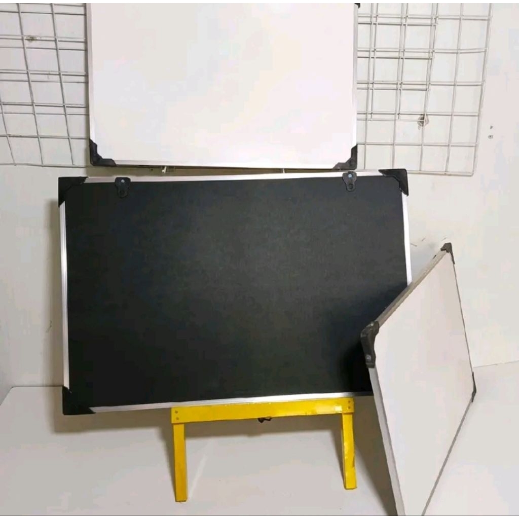 

Papan Tulis Bolak Balik Putih Hitam