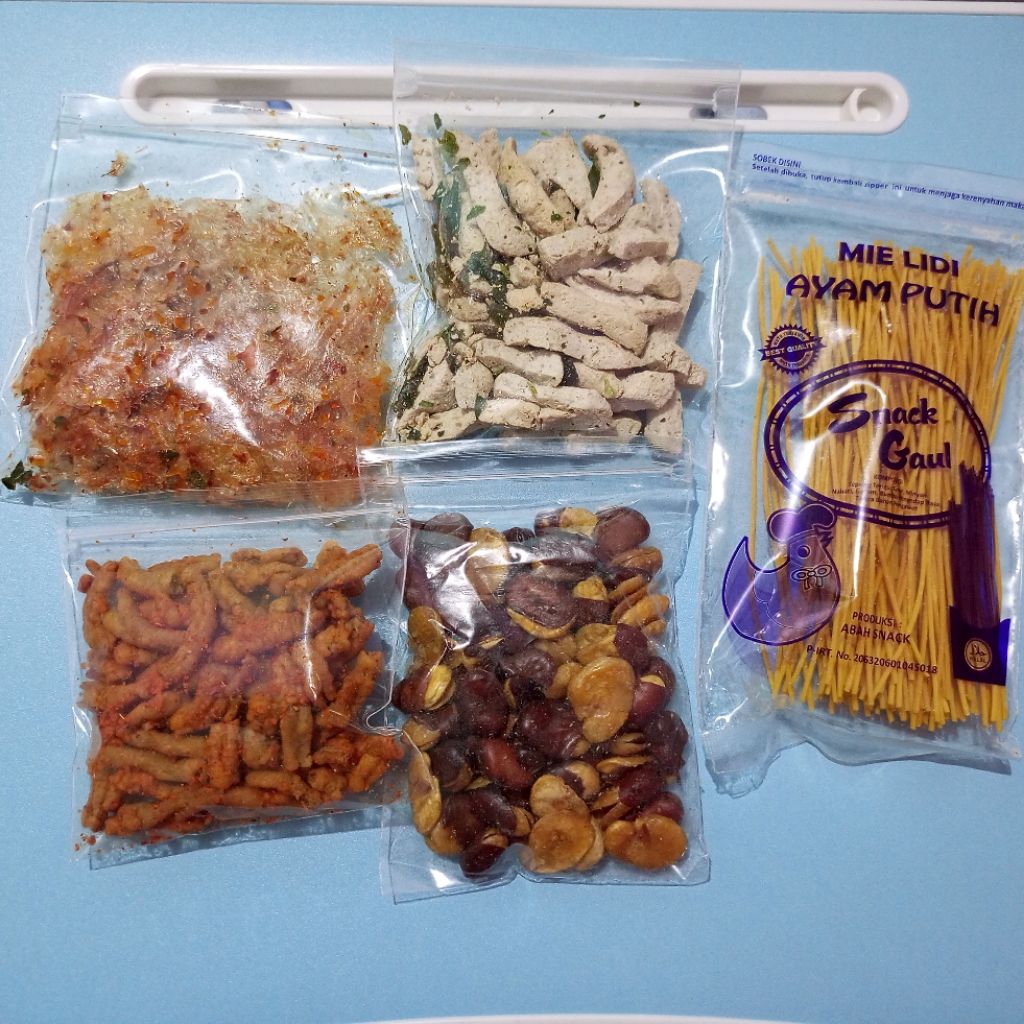 

Aneka cemilan snack basreng usus kripik kaca dll, jajanan enak gurih mantap 100gram