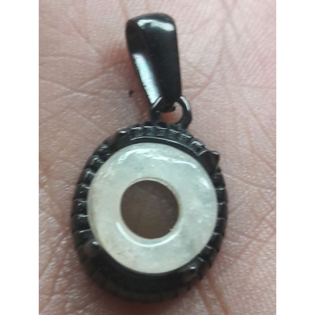 liontin batu giok Birma