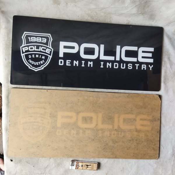 Pajangan Sepasang Iklan Akrilik Denim Industry NOS