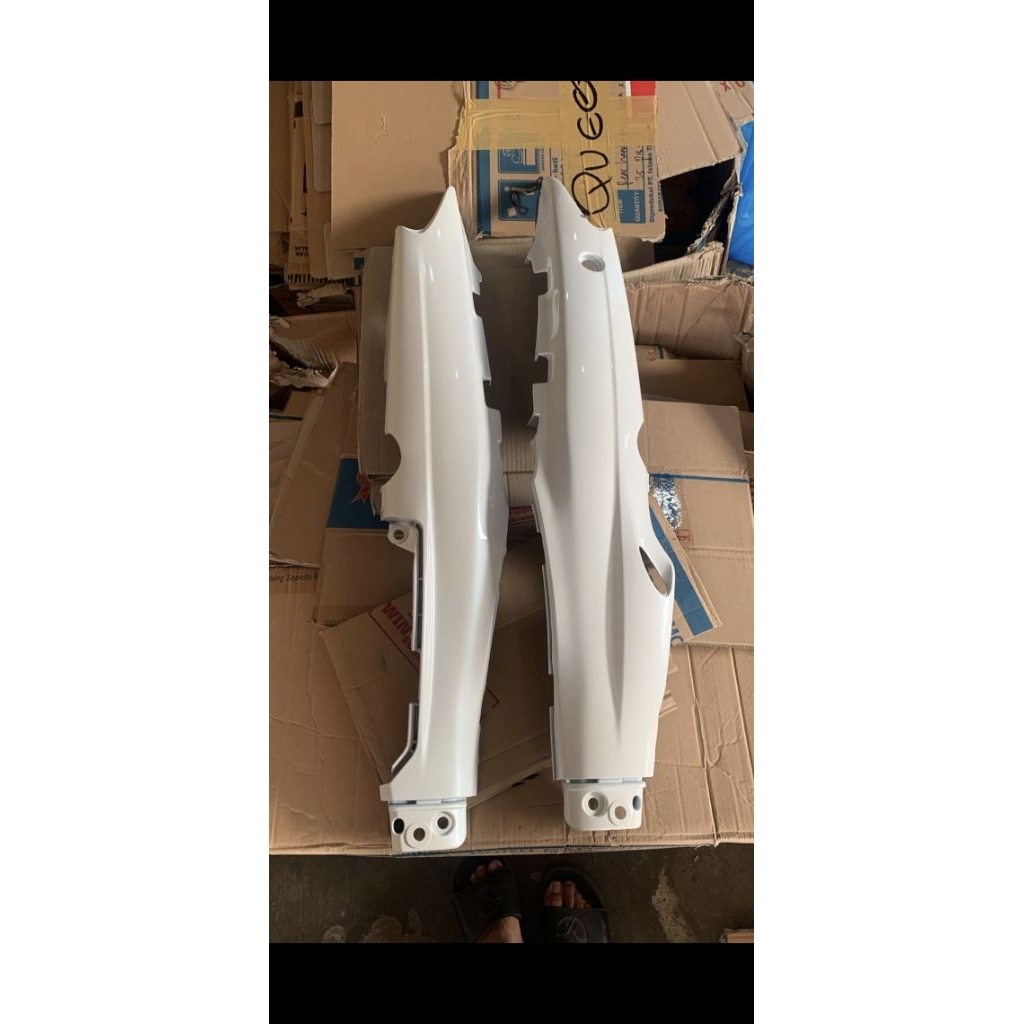 Coverbodi Cover body F1ZR f1zr fizr /vega r 2004 hitam/putih