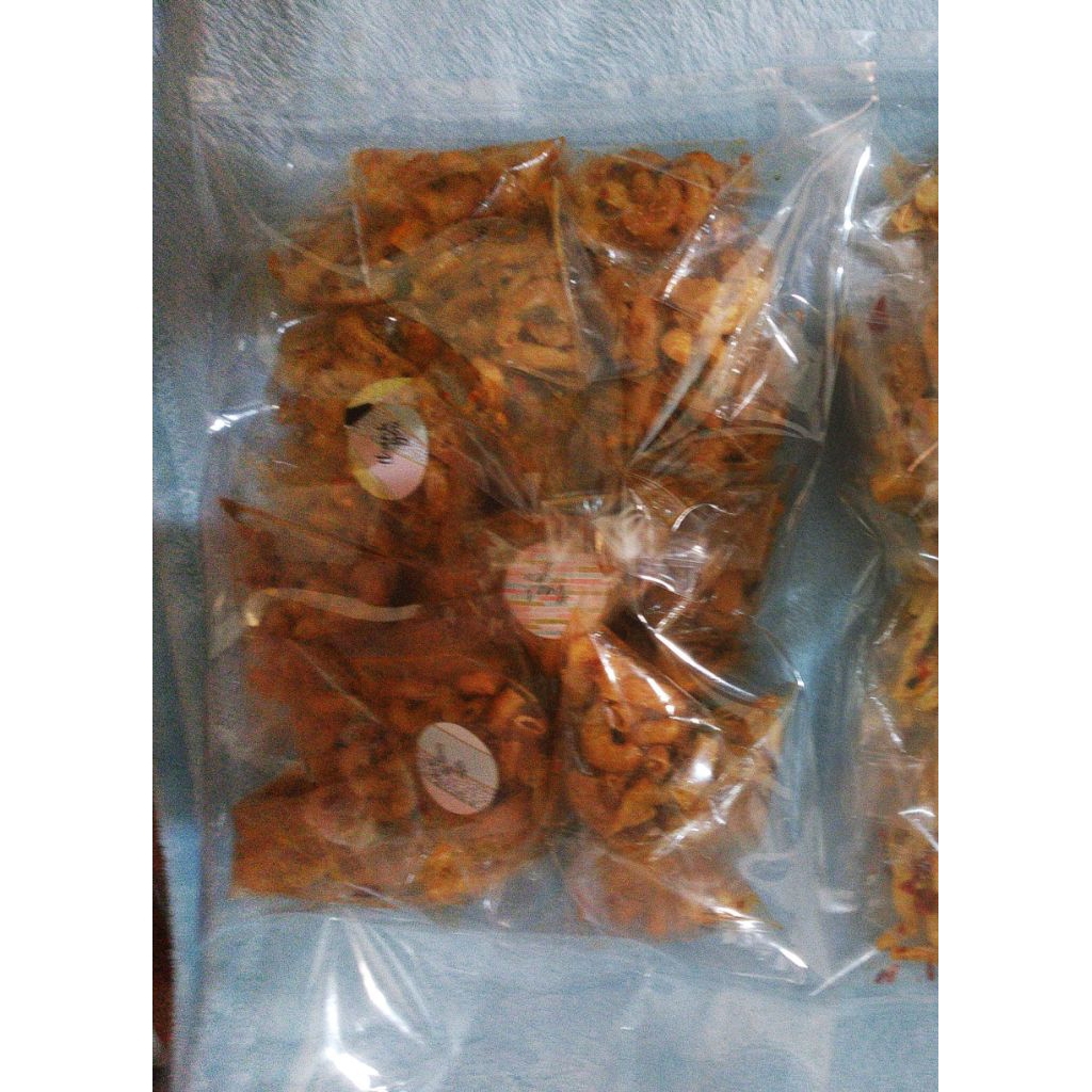 

Makaroni gurih seuhah daun jeruk