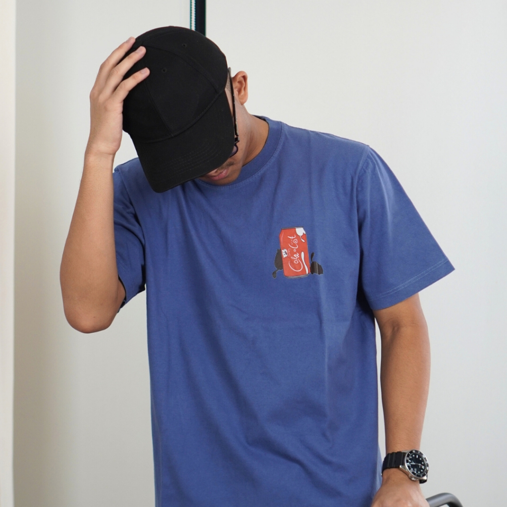 Kaos Graphic "Simply Basic Cola Cat Graphic Tee"