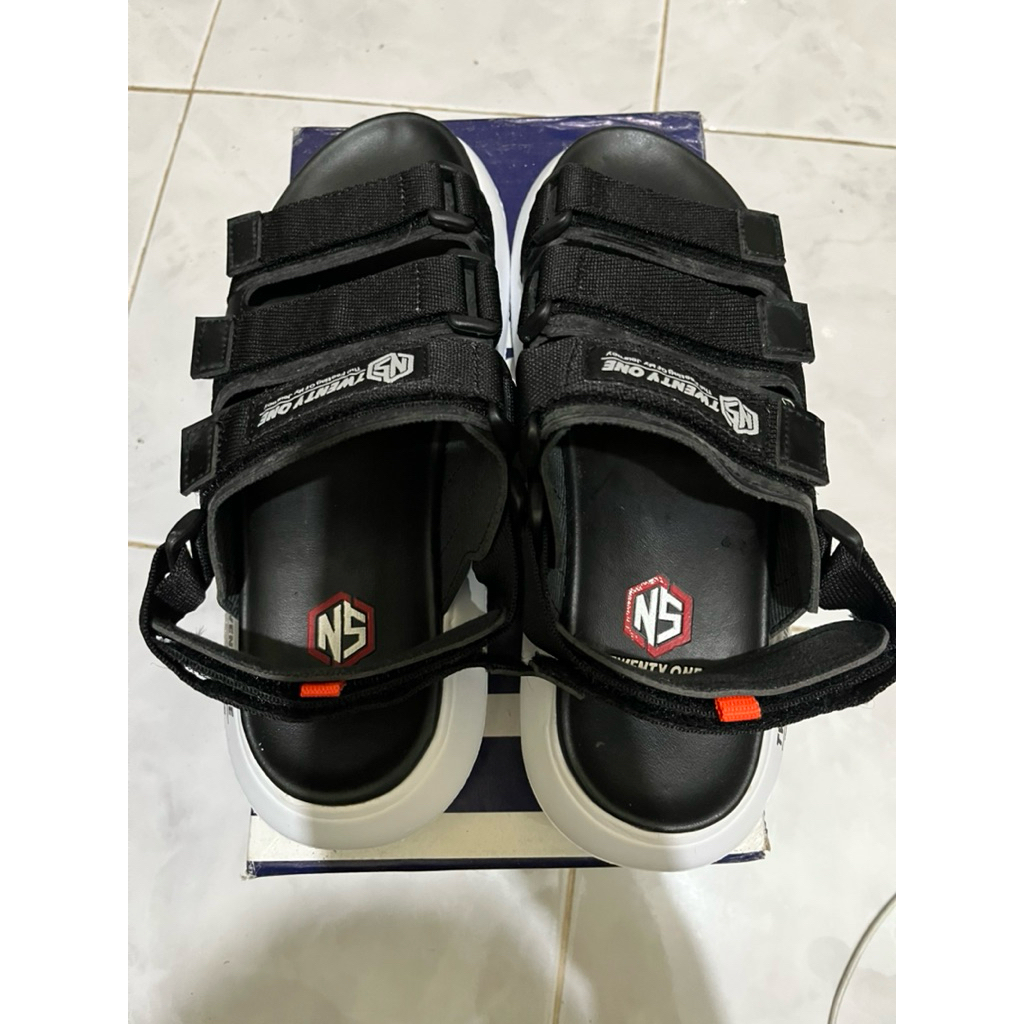 Sandal gunung twenty one