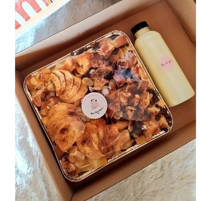 

BREAD BUTTER PUDDING WITH RAISIN, APPLE & ALMOND | HAMPERS LEBARAN IDUL FITRI (Khusus pengiriman area Malang instant)