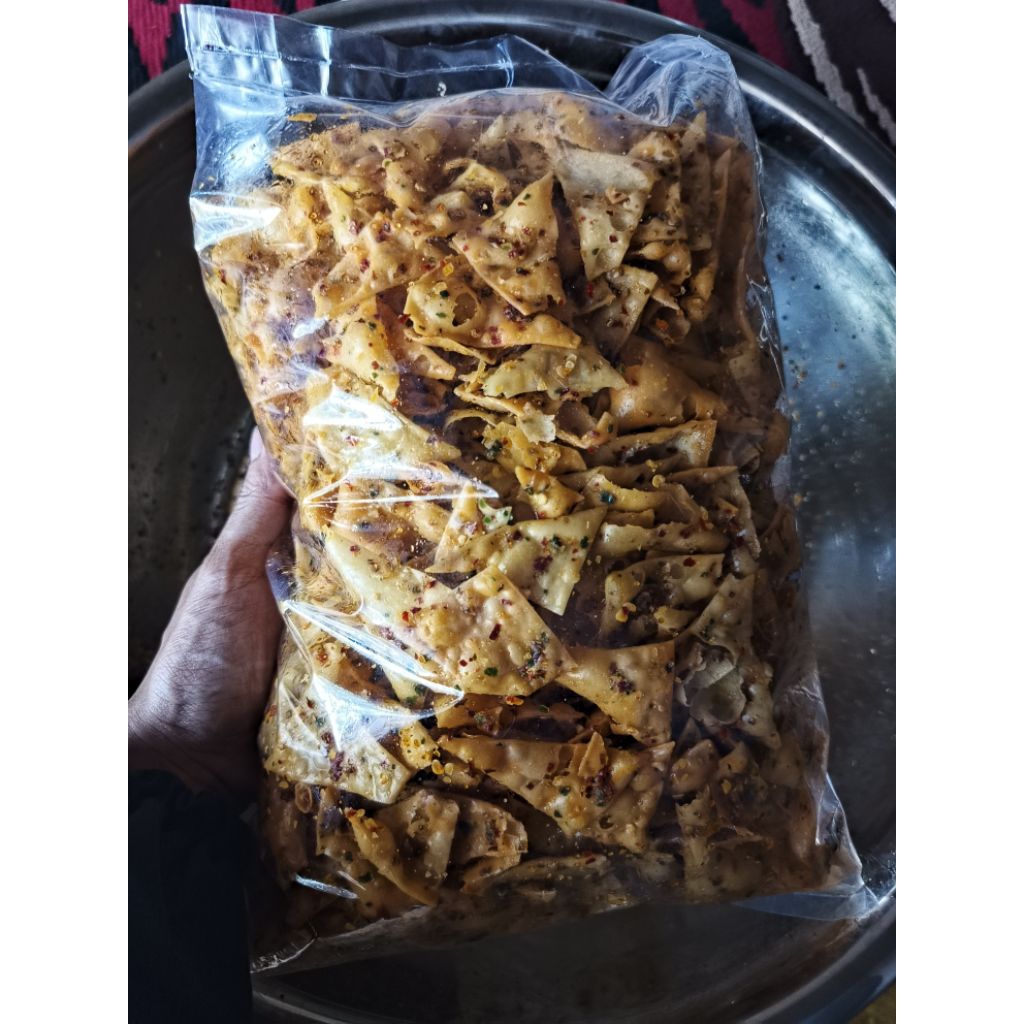 1KG KERIPIK PANGSIT PEDAS DAUN JERUK