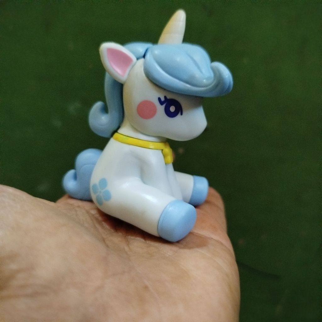 Unicorn Collectible pajangan mainan dari Alfamart warna biru action figure