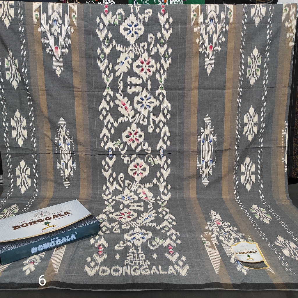 SARUNG DONGGALA MOTIF KEMBANG SUTRA