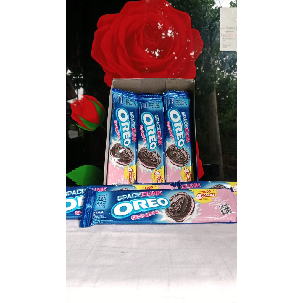 

Oreo SpaceDunk StrawberryCreme