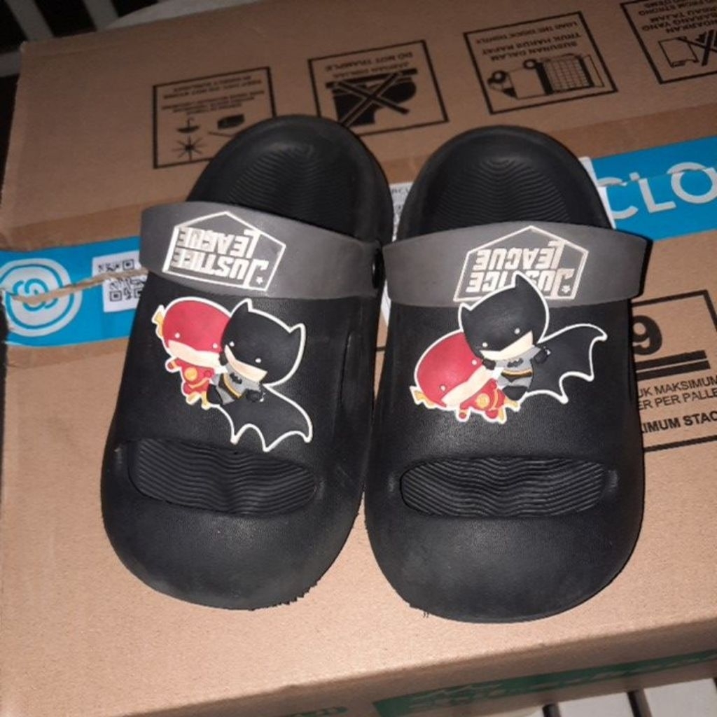 sendal anak justice league