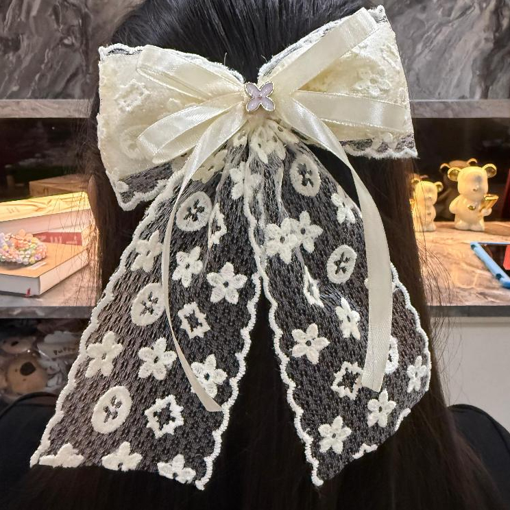 

pita renda louis vuitton cream/hitam dan cream / cocok untuk di pake sehari hari dengan desain yang elegan(premium renda)