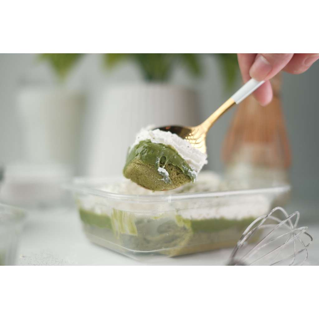 

Greeni (Premium Matcha + Elle Vire Whipping Cream) Cake to-go