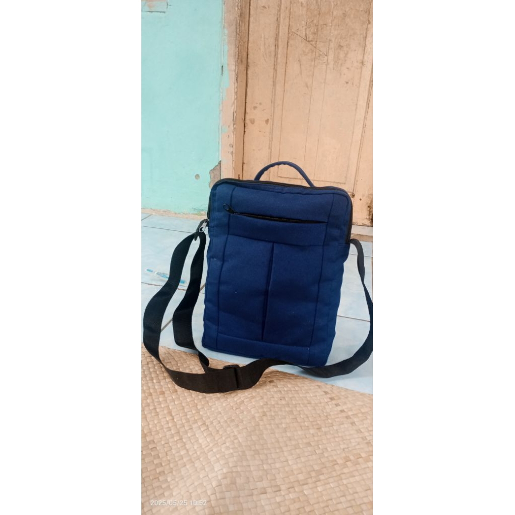 tas slempang ukuran kitab