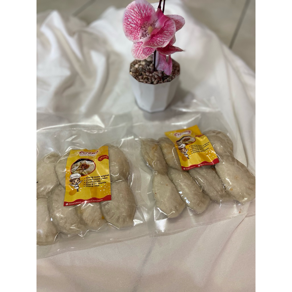 

Cireng isi usus pedas/ayam suir pedas/jando ukuran sedang isi delapan cemilan pedas