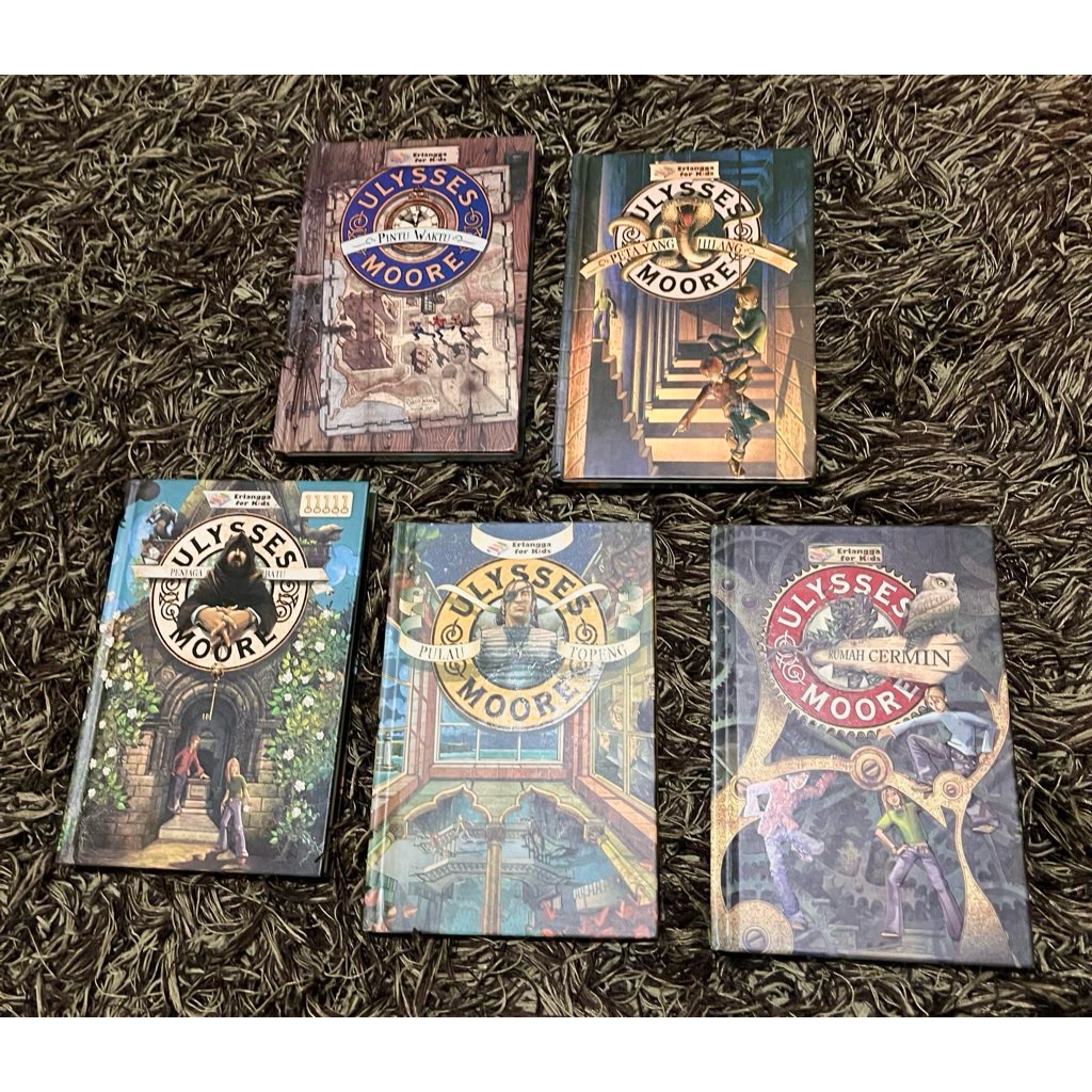Preloved Novel Ulysses Moore 1-5 | pintu waktu | peta yang hilang | pulau topeng | rumah cermin | pe
