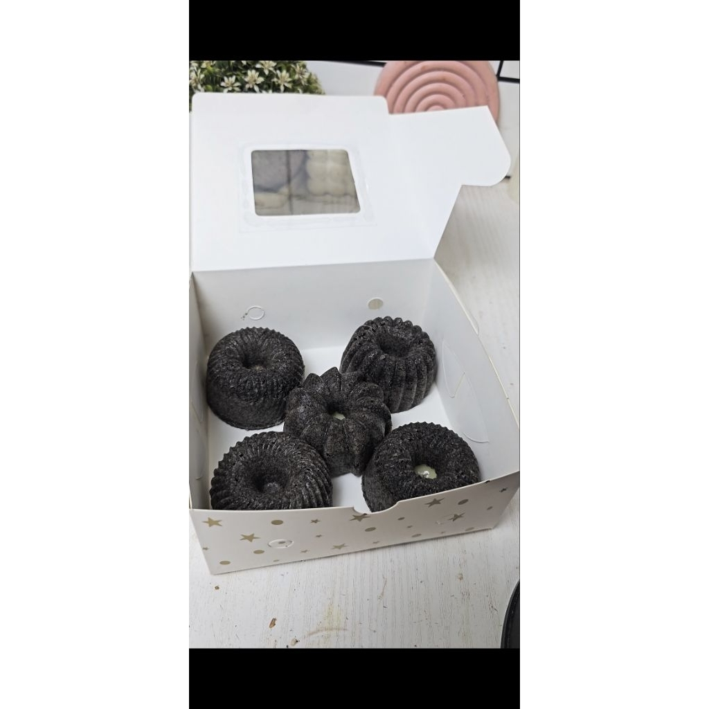 

Bolu Ketan Hitam Keju Lumer