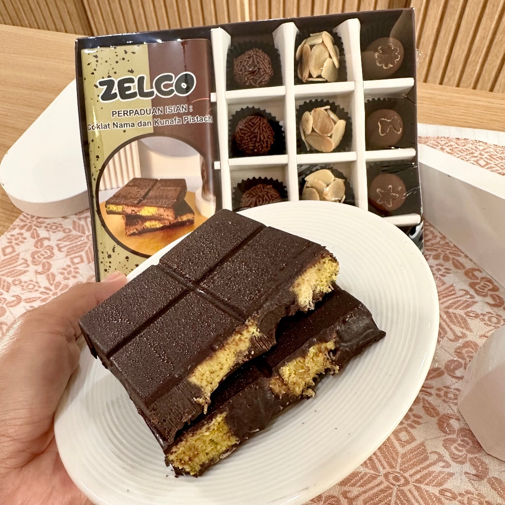 

Zelco - JUMBO Dark Coklat Dubai Pistachio Chocolate Kunafa Camilan Cokelat