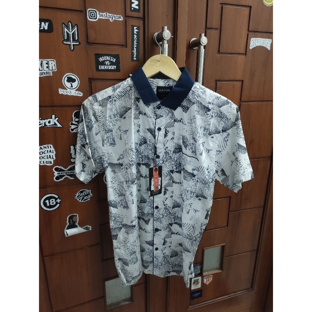 Kemeja Pria LUXTON Model Slimfit 2 Motif UK M-XL, 100%Original&Murah
