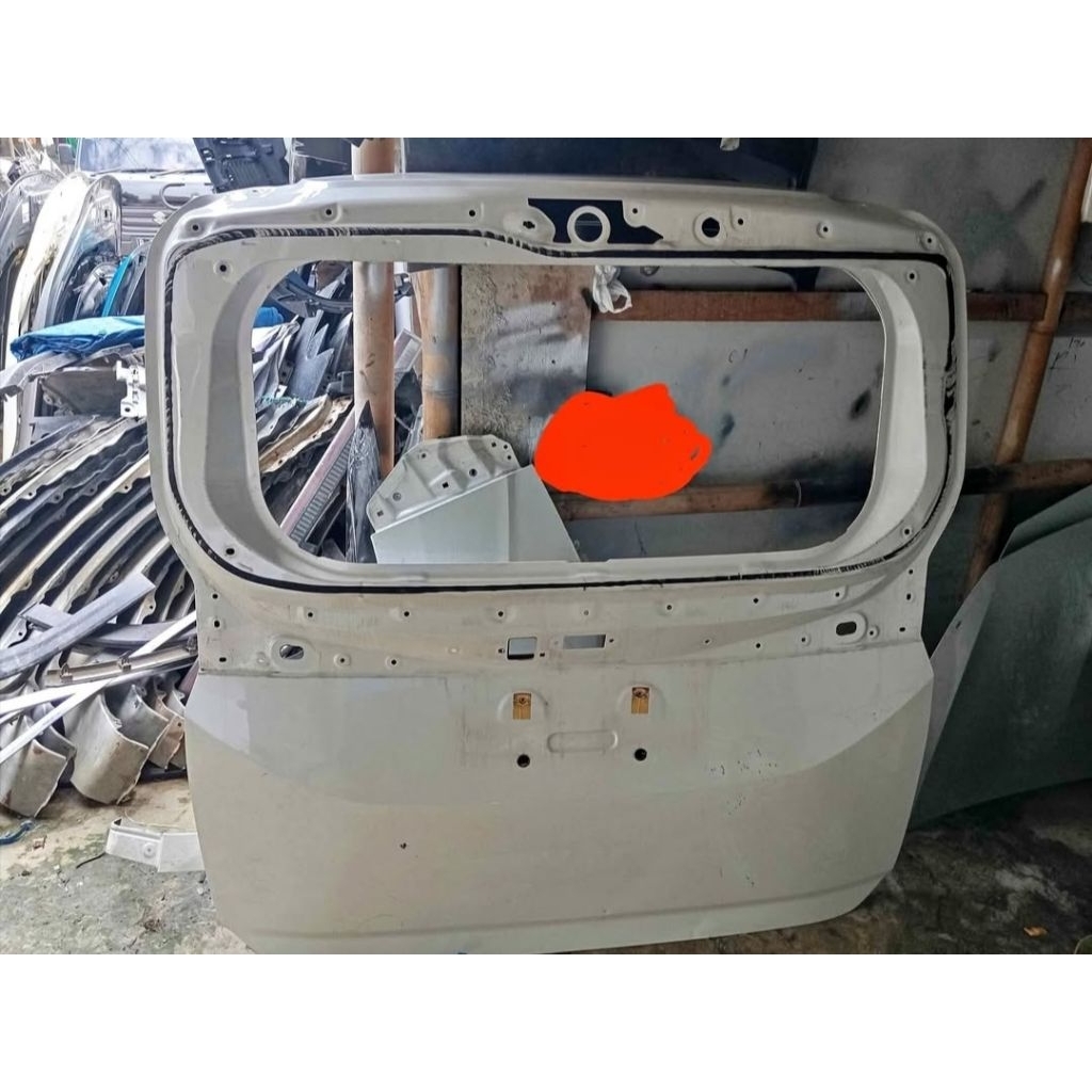 pintu bagasi Toyota Voxy 2022-2023