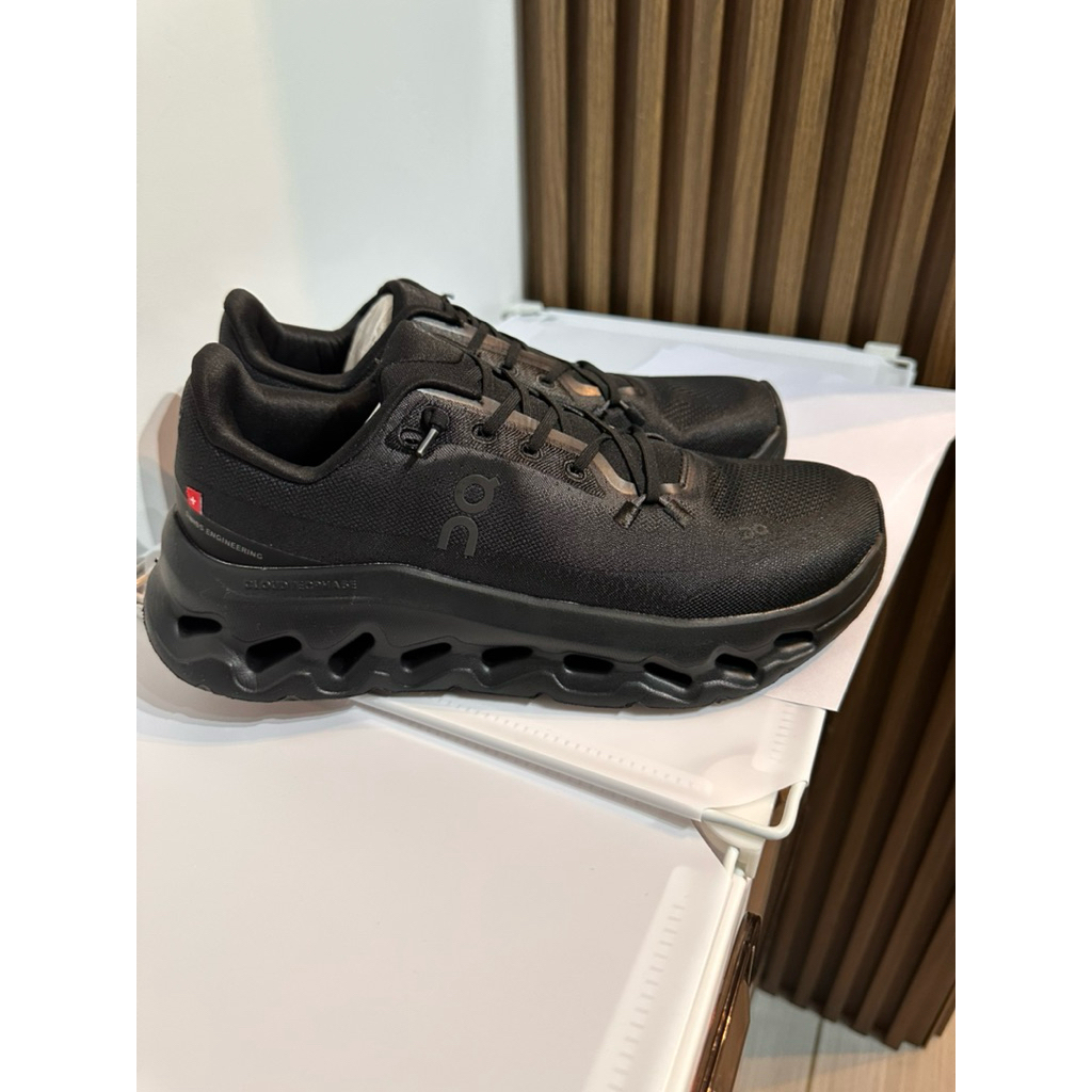 OC LOEWE Full Black Size 41 insole 26 cm