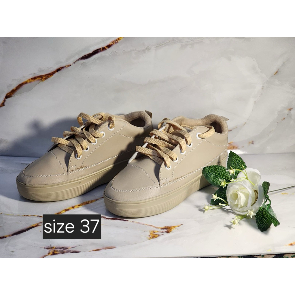 Sepatu Sport Fashion Wanita