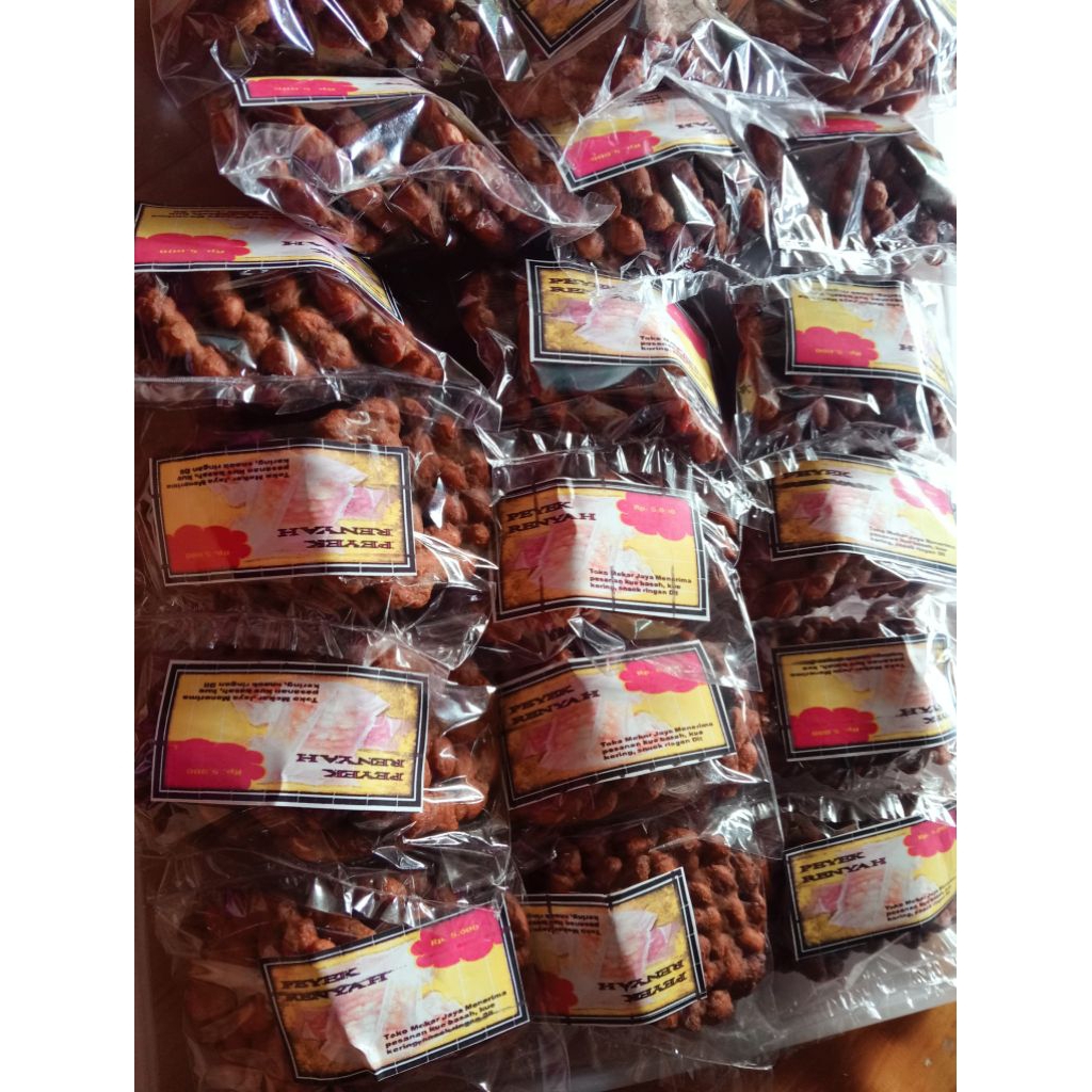 

kue peyyek isi 1 pak 12 bungkus