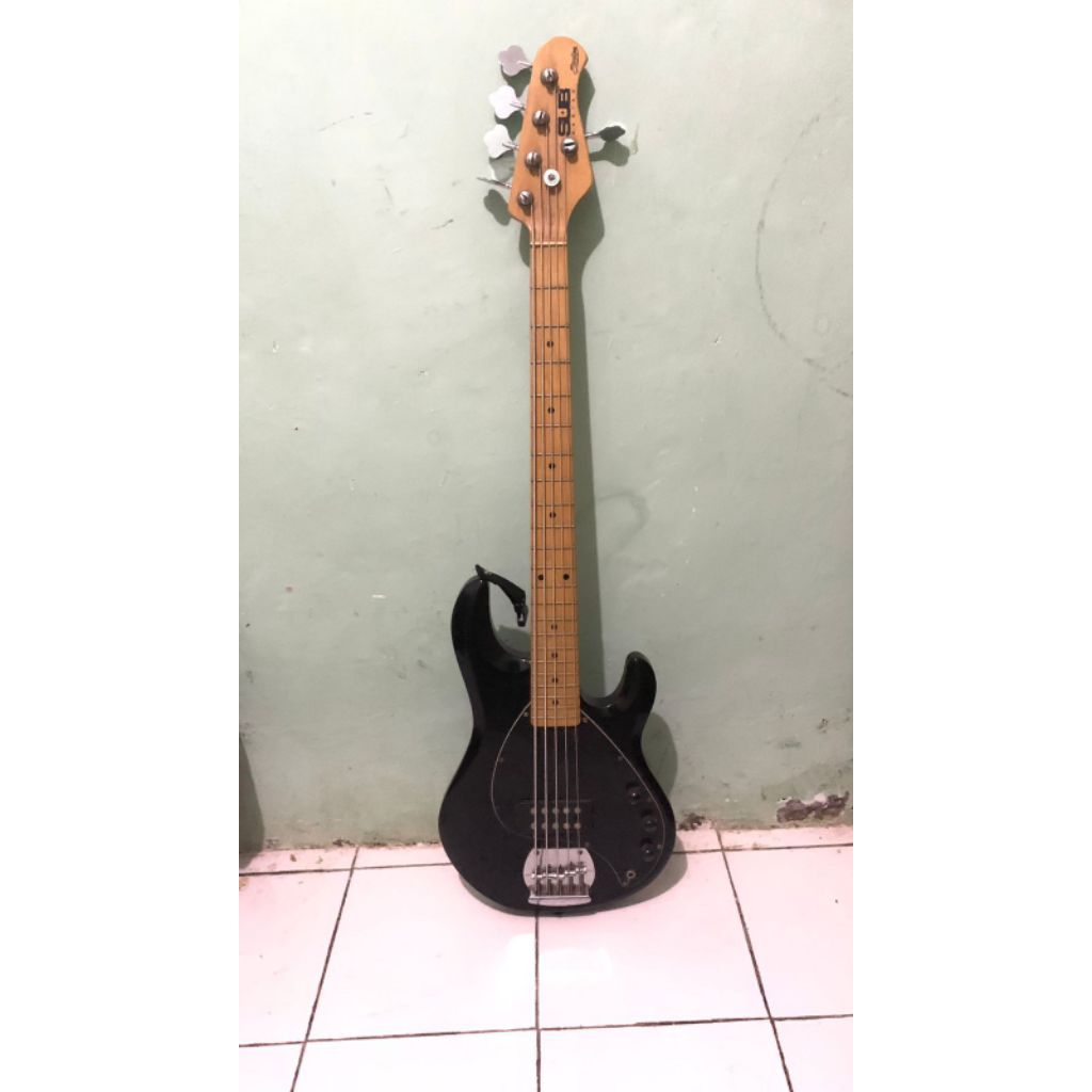 BASS 5 String SUB Series StingRay 5 by Musicman