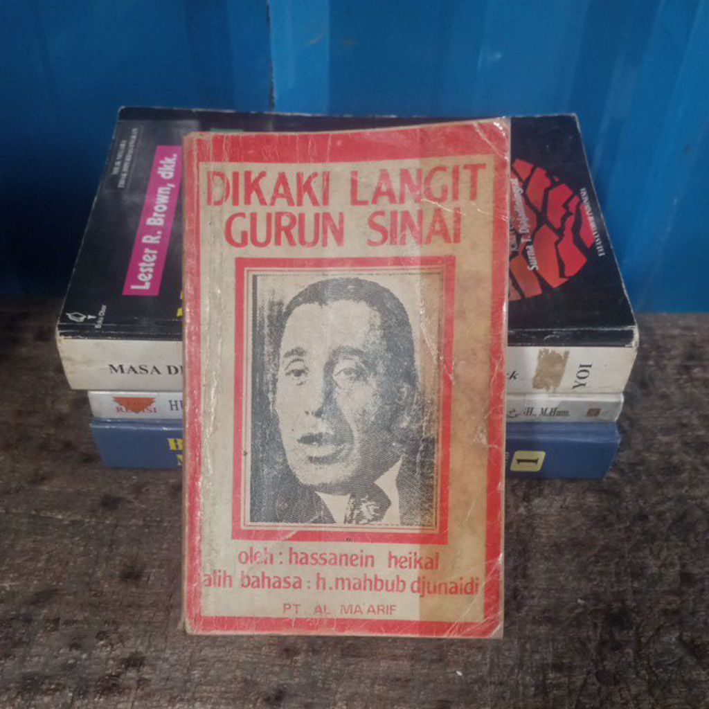 original antik Di Kaki Langit gurun Sinai oleh Hassanein Heikal