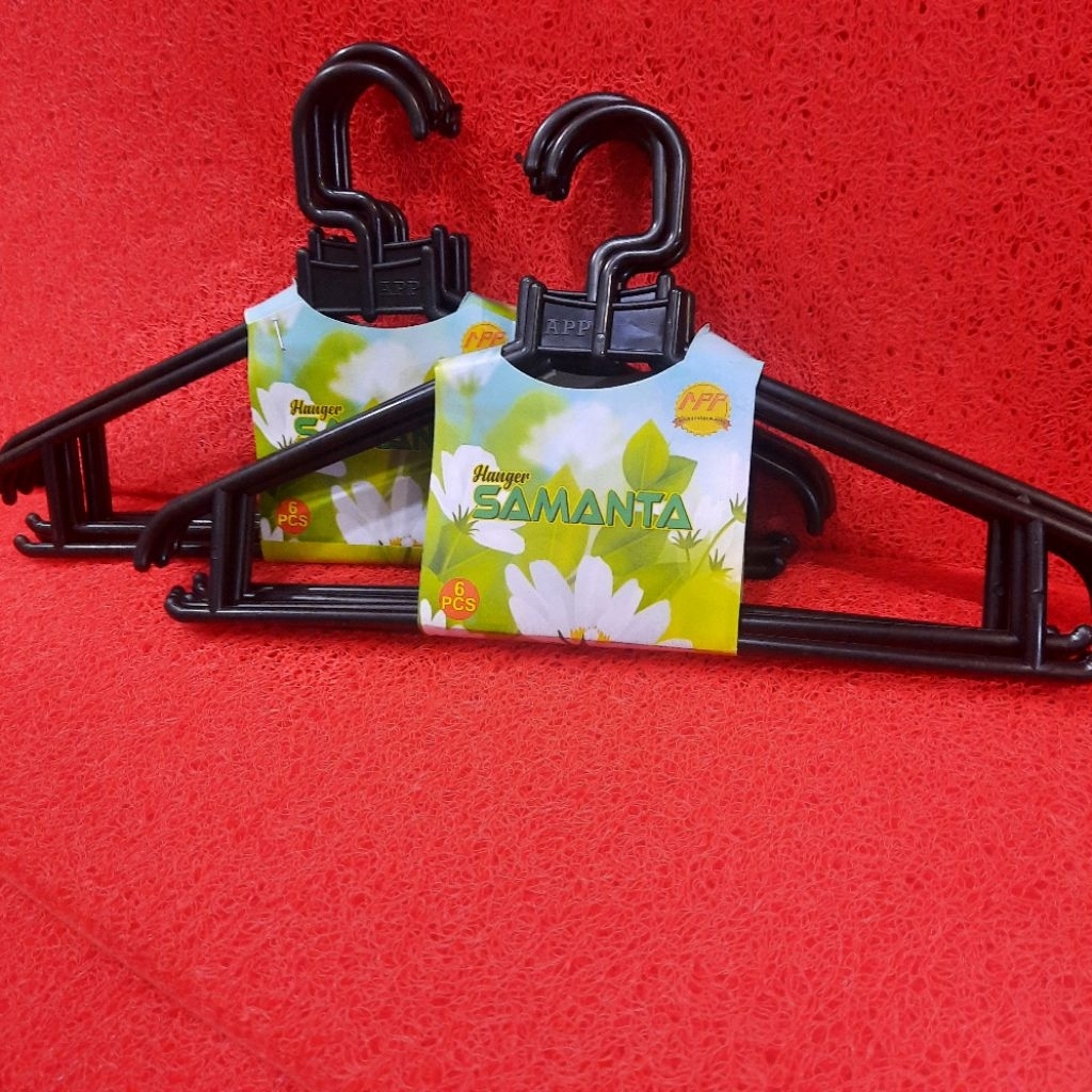 Gantungan  kastok baju hanger hitam