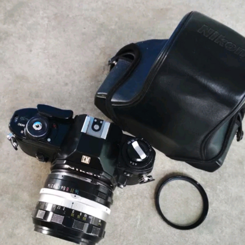Kamera Analog Nikon Em Dan lensa kogaku 50mm f1.4