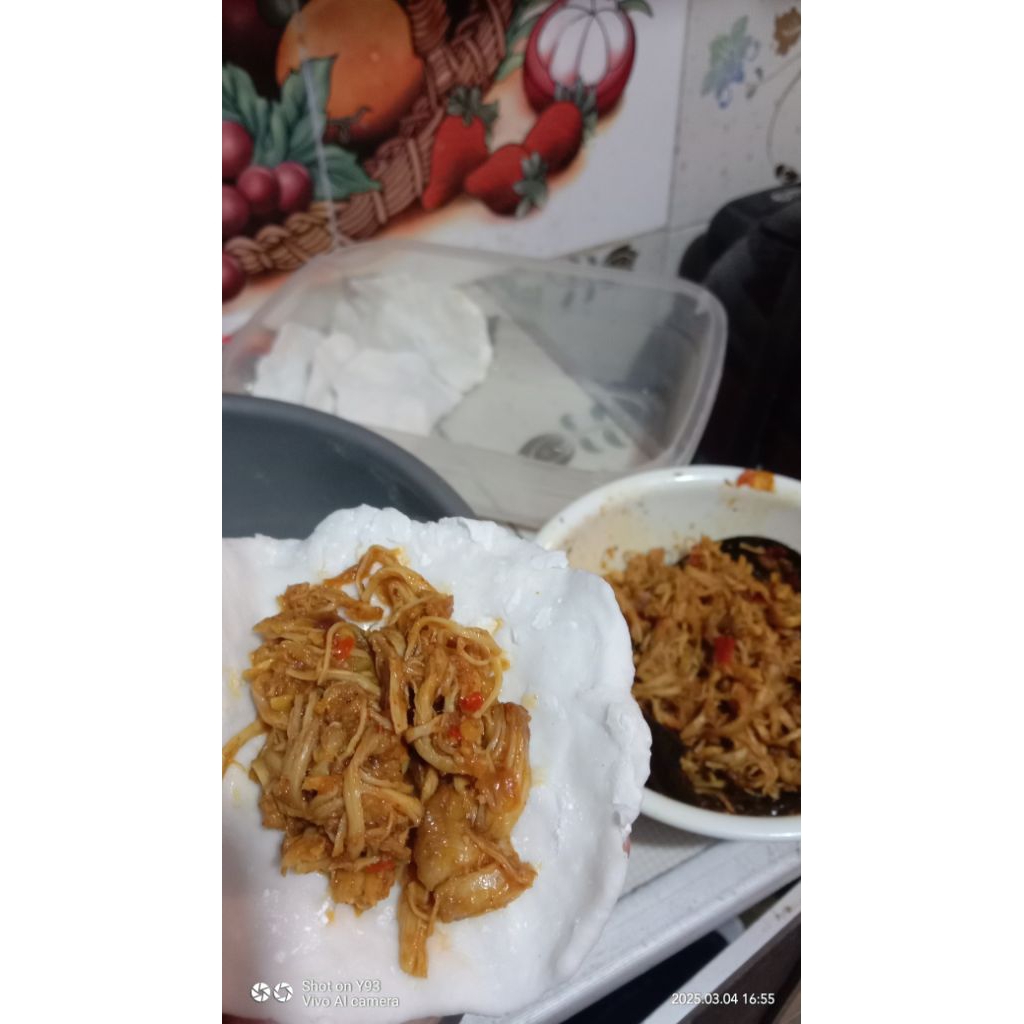 

cireng isi ayam suwirr pedess daun jerukk isi 5 pcs