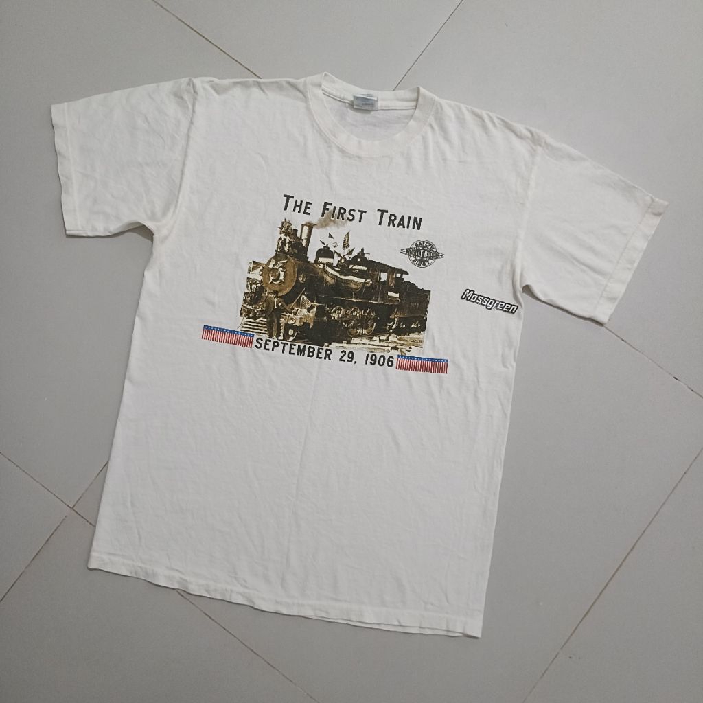 Kaos putih art the first train / kereta pertama tag Gildan ultra cotton ,M